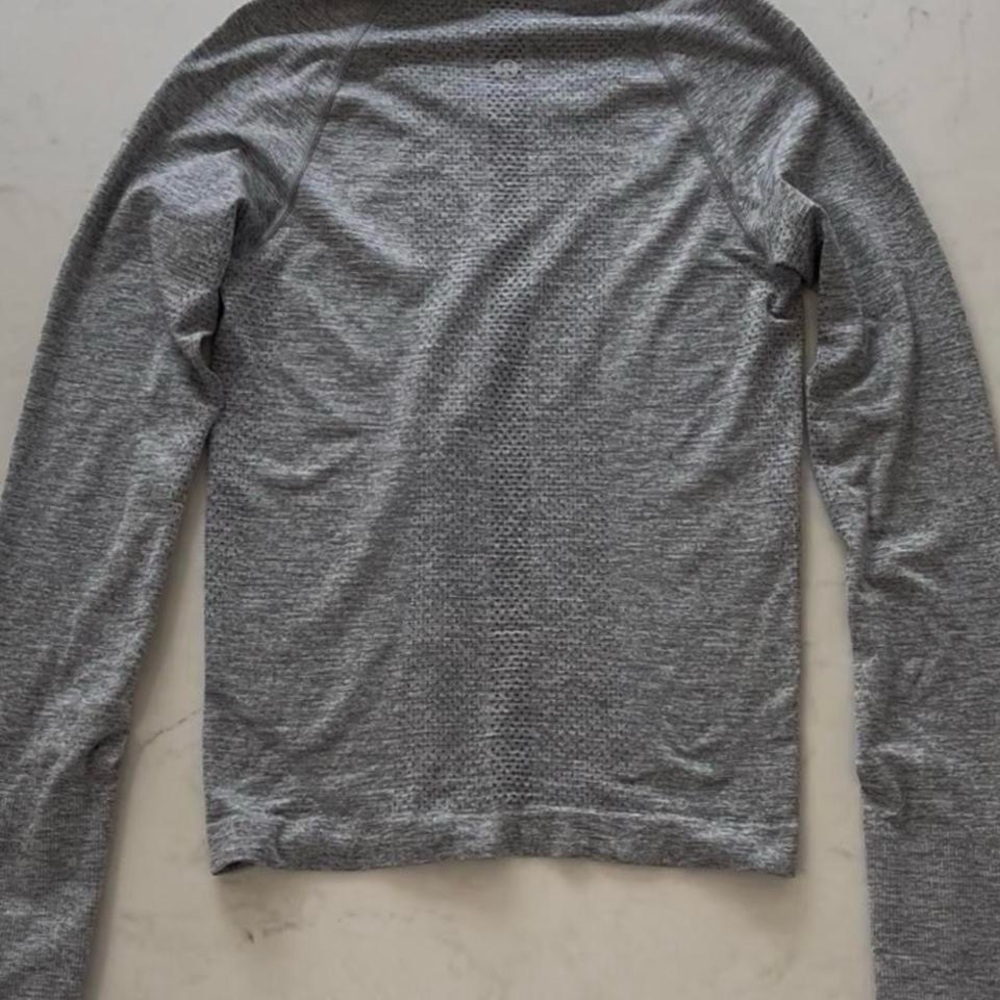 Lululemon Swiftly Tech Long Sleeve Shirt 2.0 Waist Length - Picture 2 of 3